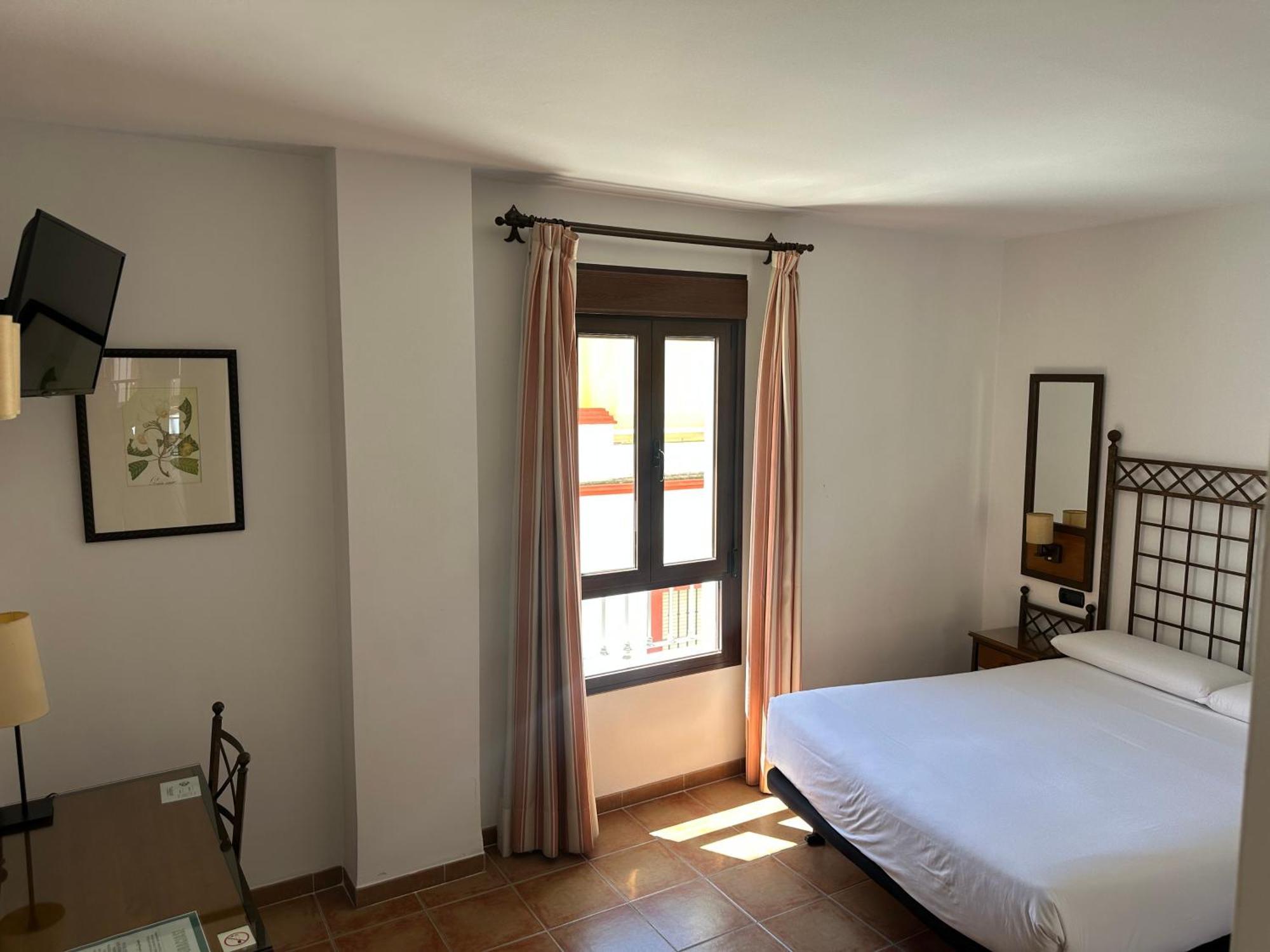 Hotel Hacienda Santa Barbara Castilleja de la Cuesta Room photo